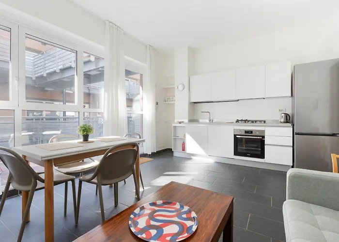 Guesthost - Industrial Design Apt Near M4 Tolstoj