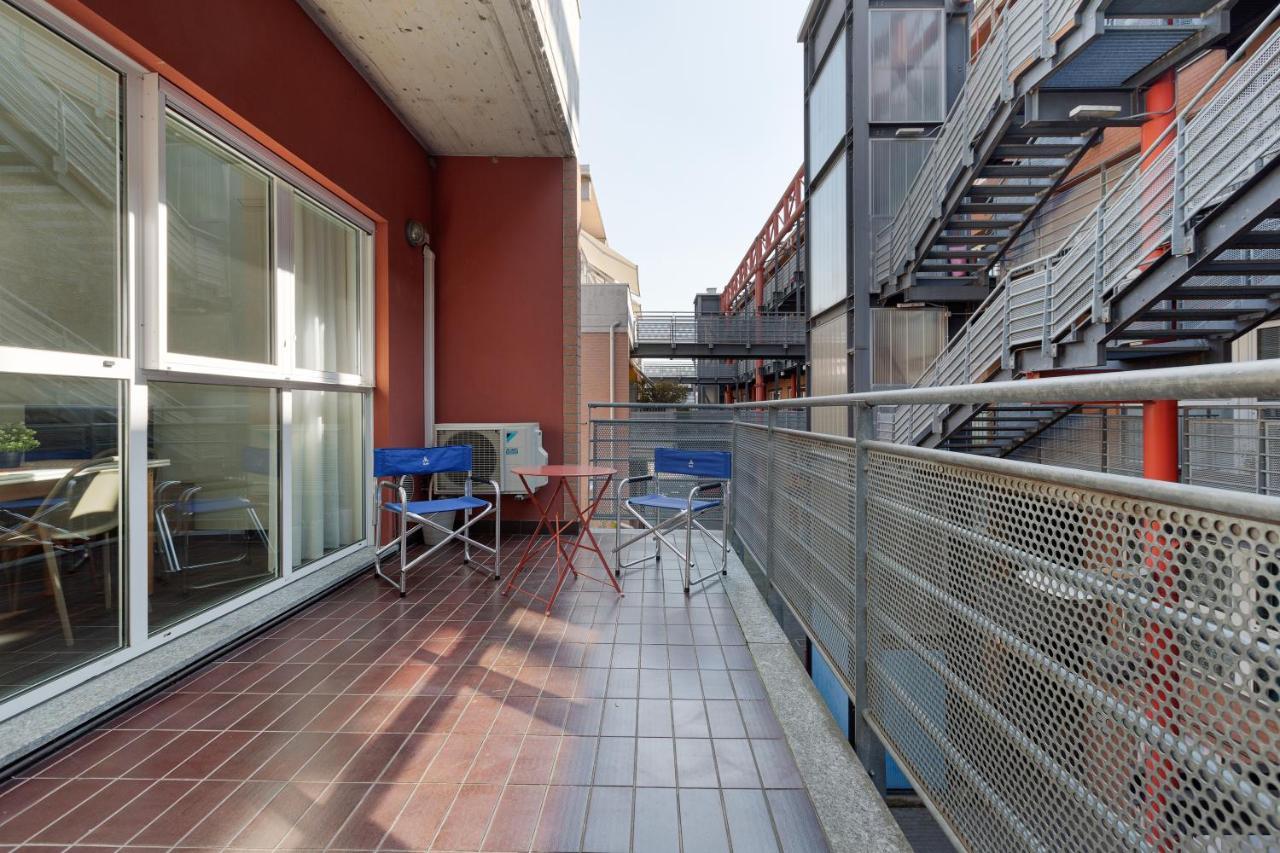 Guesthost - Industrial Design Near M4 Tolstoj Appartamento Milano